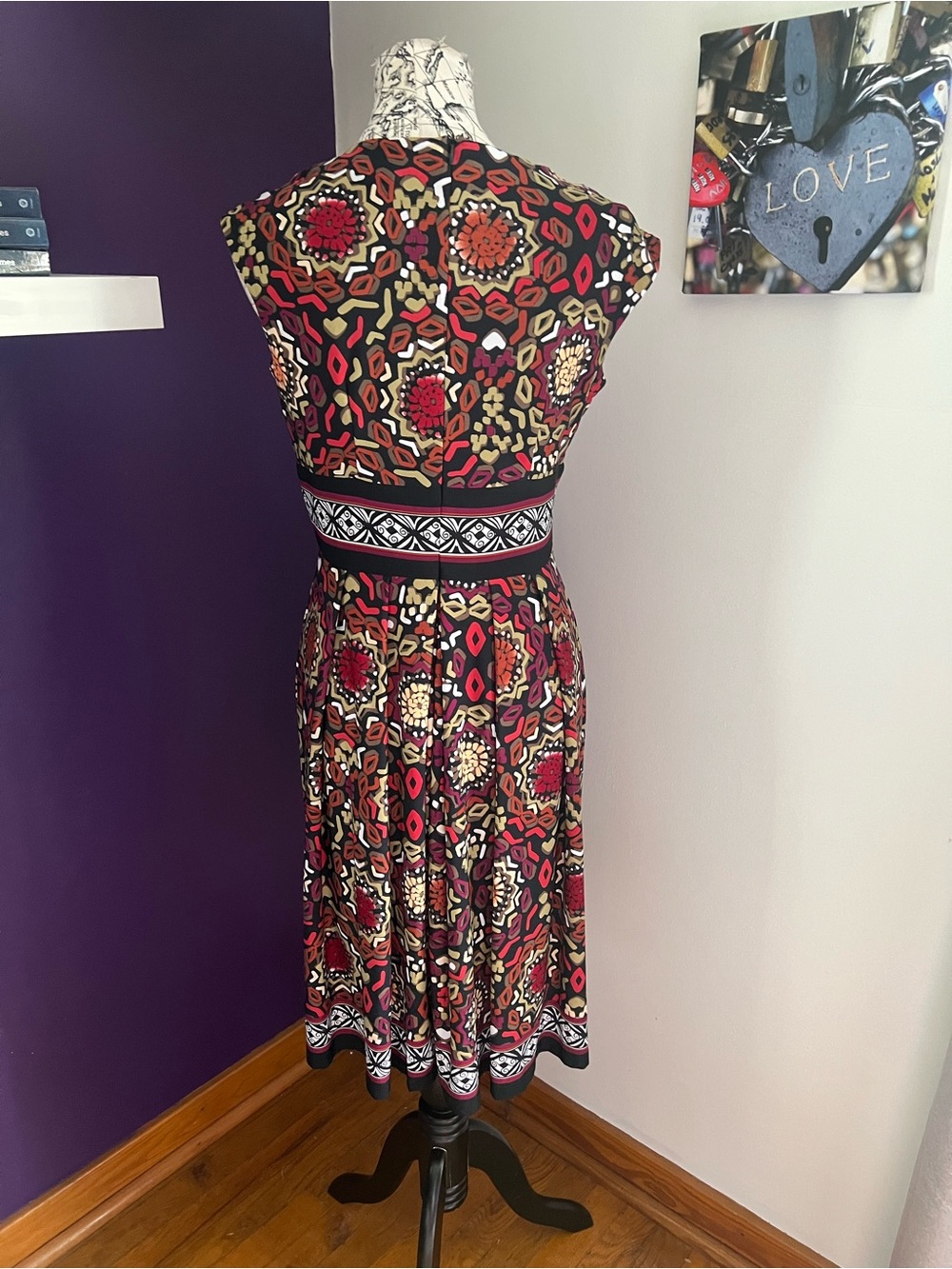 7 for $30 Liz Claiborne V-Neck Sleeveless Dress in Red Floral Geo Print - Picture 4 of 8